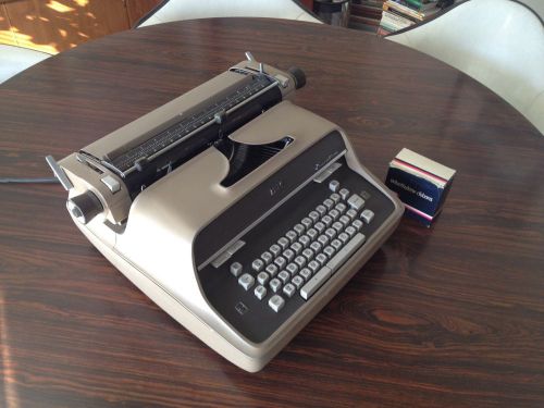 IBM Executive Model 41 Typerwriter - 1960s - Good physical and working condition
