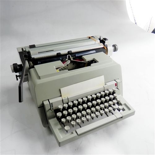 Olivetti Linea 98 Typewriter NEW B13 Elite