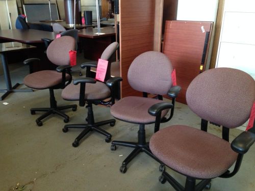 *** CHAIR w/ CASTERS by STEELCASE CRITERION *** PICK UP ONLY ***