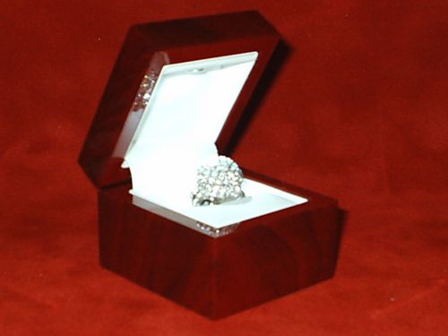 NEW FINE LED LIGHTED MAHOGANY ENGAGEMENT PROMISE RING WEDDING BAND PROPOSAL BOX