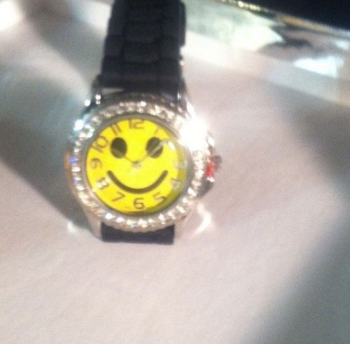 Smile Round Case Analog Rubber Quartz Wrist Wristwatch Women&#039;s Smiley Face Black