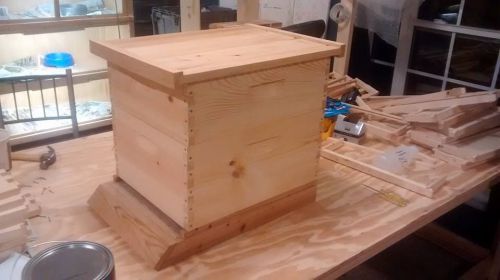 Complete Beehive Kit w 3lb Package Bees and Queen