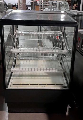Used federal industries sgr3148 commercial refrigerated bakery display case for sale