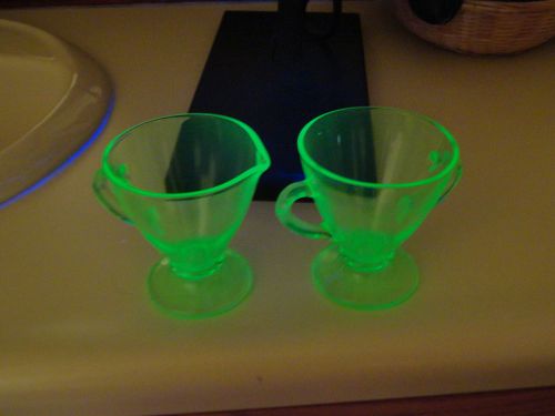 PERFECT &#034;VASELINE GLASS&#034;  CREAM AND SUGAR SET - EXCELLENT CONDITION