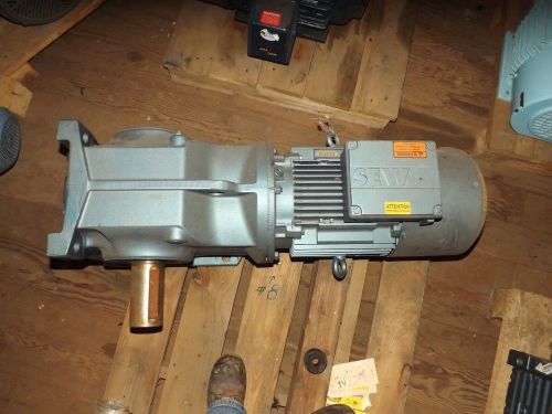 SEW EURODRIVE MOTOR WITH GEAR REDUCER 105.13 RATIO IN/OUT 1740/17 RPM 10 HP