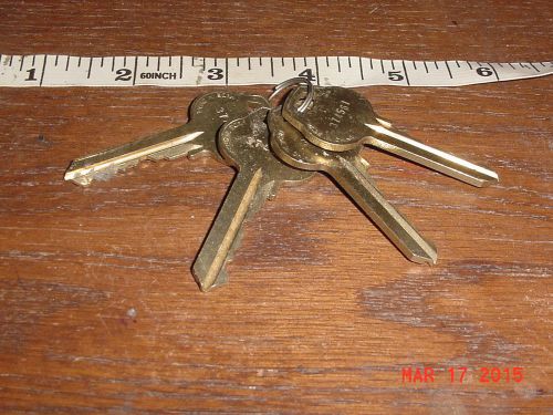 LOCKSMITH 4 factory cut alike keys Vintage Lock RD1 keyway