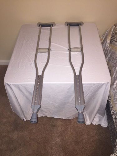 Pushbutton Underarm Crutches | McKesson Aluminum Adult | Up to 300 lbs. #14-905