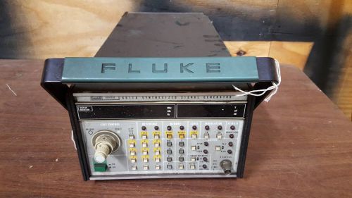 FLUKE 6011A SYNTHESIZED SIGNAL GENERATOR   L17