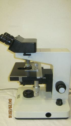 Leitz Dialux 20 EB Microscope with 10x eyepieces and 10x objective .