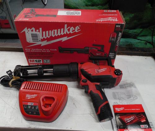 Milwaukee M12 10oz. Caulk and Adhesive Gun Kit 2441-21