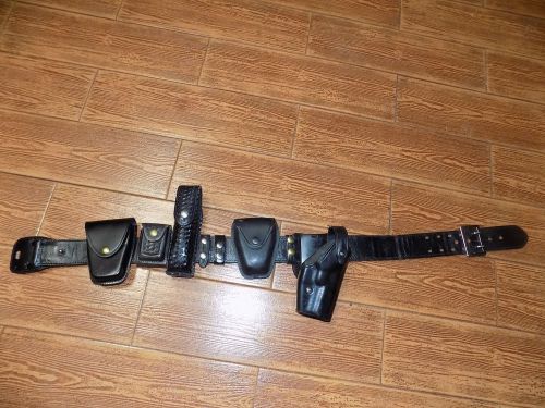 Vintage DUTYMAN POLICE BELT WITH HOLSTER AND ACCESSORIES, VERY NICE SIZE 34