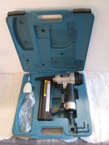Makita AT638 1/2-Inch to 1-1/2-Inch 18 Gauge Lightweight Narrow Crown Stapler