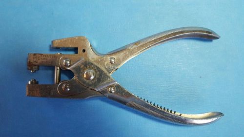 vintage Sargent &amp; Co. Triumph &#034;eyelets&#034; hole punch-paper drill Great condition