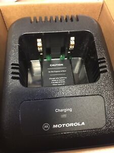 *NEW* Motorola NTN1174A Rapid Radio Charger With A/C Adapter