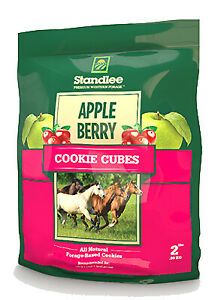 Standlee Hay 1585-41003-0-0 Apple Berry &amp; Cookie Cube Horse Treat - 2 lbs.