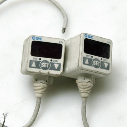 Lot of 2 SMC ZSE40-T1-22 Vacuum Pressure Switches Digital Sensor Read Out