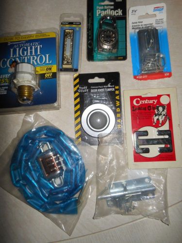 LOT OF HARDWARE AND HOUSEHOLD ACCESSORIES