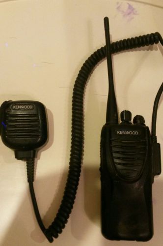 Kenwood tk3302 hand held uhf radio w/ external mic and charger