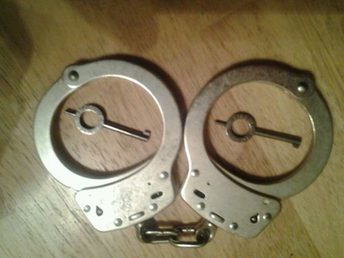 S&amp;w handcuffs model 100-1