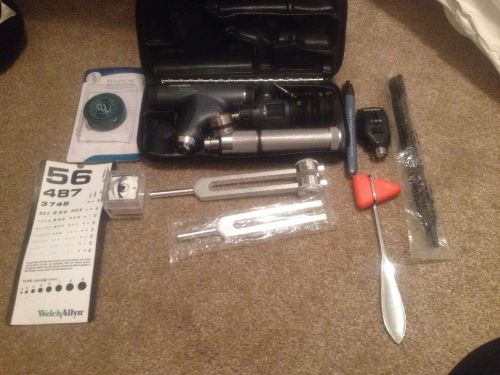 Welch Allyn 23820 Otoscope And Accessories