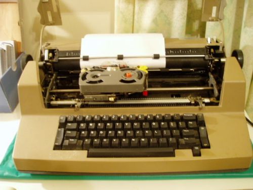 Ibm selectric iii typewriter - very good working condition - bonus included for sale