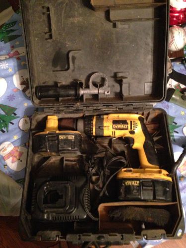 Dewalt Cordless  18v Hammer Drill With Charger And Case