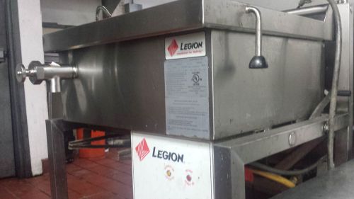 Legion &#034;combi-pan&#034; gas-fired tilt skillet model csg 28-7 (21.3 gallon) for sale