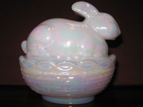 Pink Milk carnival glass bunny rabbit on nest basket dish easter egg iridescent