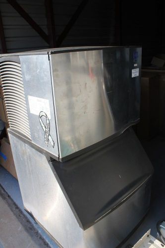 Manitowoc Ice Maker with Bin