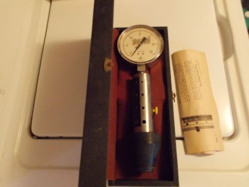 james vacuum gauge with case and instructions