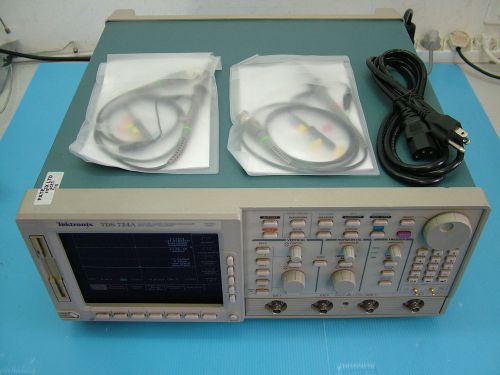 OSCILLOSCOPE 500MHz 1GS/s TEKTRONIX TDS724A COLOR DSO + 2 NEW PROBES