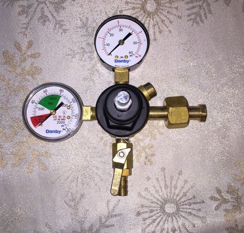 Dual Gauge CO2 Gas Regulator W/ Shutoff Valve 0-60 PSI Keg tap, faucet shut off