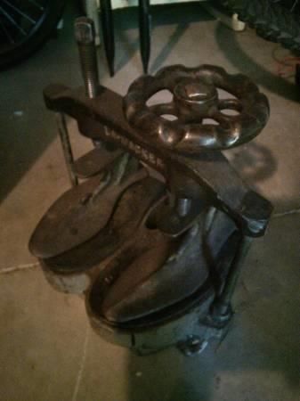 Shoe press shoe repair equipment machine cobbler singer landis sutton for sale