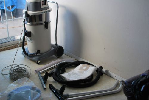 Tiger Vac 10 Gallon Asbestos Lead Mold Wet/Dry HEPA Vacuum with Tool Kit  MINT