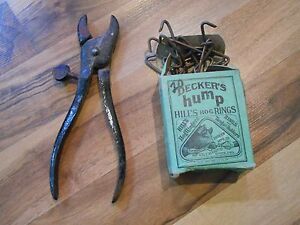 Old Vinage or Antique Decker&#039;s Hump Hill&#039;s Hog Ring in Box w/ Holder Keokuk Iow