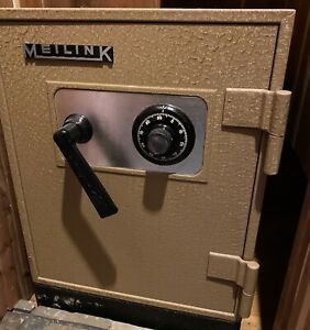 RARE VINTAGE MEILINK F1D Heavy Duty Fire Resistant Steel Floor Combination Safe