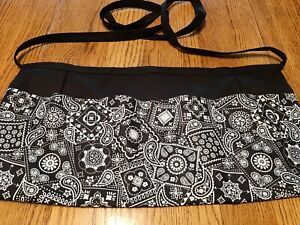 WAITRESS APRON 3 POCKETS BLACK AND WHITE PAISLEY BANDANA