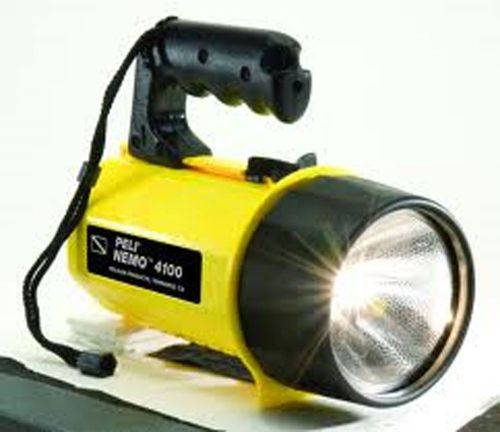 Pelican nemo 4100 underwater dive light * free shipping * for sale