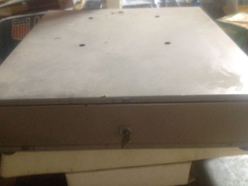 USED CASH DRAWER WITH KEY
