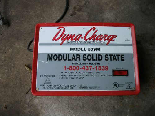 Dyna-Charge  Electric Fence Controller Model 909M