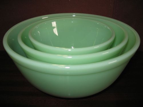 3 piece Jadeite glass mixing / nesting bowls set jade jadite green milk serving