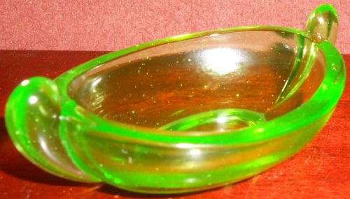 Green Vaseline glass oval Aladdin pattern salt dip / cellar celt uranium yellow