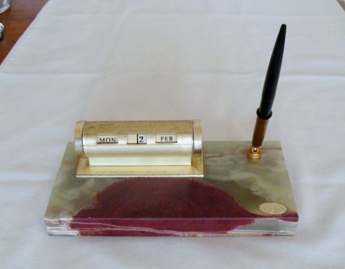 Vintage Perpetual Calendar Desk Pen Set on Red Tan White Onyx Goldtone Barrel