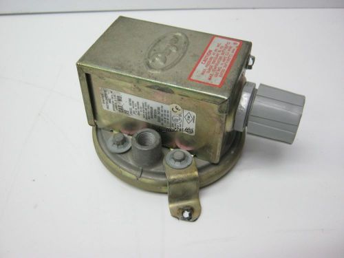Dwyer Series 1900 Pressure Switch, 45&#034; w.c. Cont. 10PSIG Surge, SPDT 15A, NO/NC