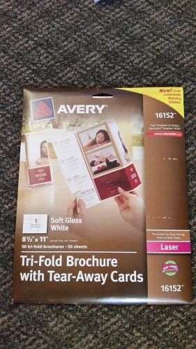 NEW Avery Tri-Fold Brochure with Tear - Away Cards, 50 Brochures (16152)