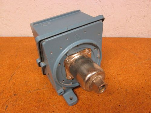 United Electric H402-146 Pressure Switch 0-30PSI 0-206.8 kPa 15A 480VAC Used