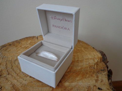 Pandora Paper Gift BOX ONLY Size S 2&#034;/2&#034; White  MEW AUTHENTIC Charms Box DISNEY