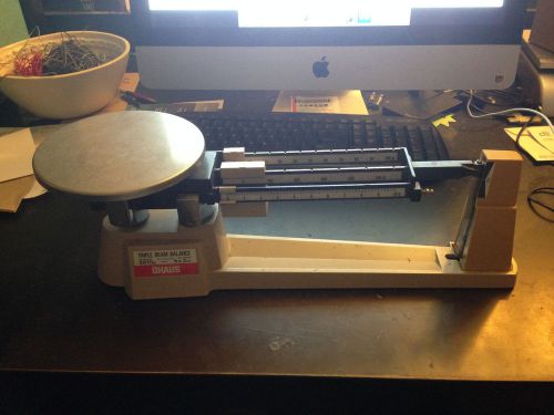 Ohaus 700 series Triple beam balance scale 2610 g 2610g grams scale scales