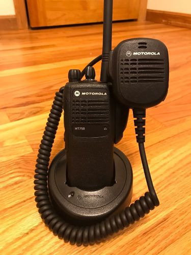 Mint motorola ht750 vhf 136-174mhz 16 channel aah25kdc9aa3an blk mic antenna bat for sale