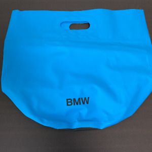 BMWCar washCompact vinyl bucket